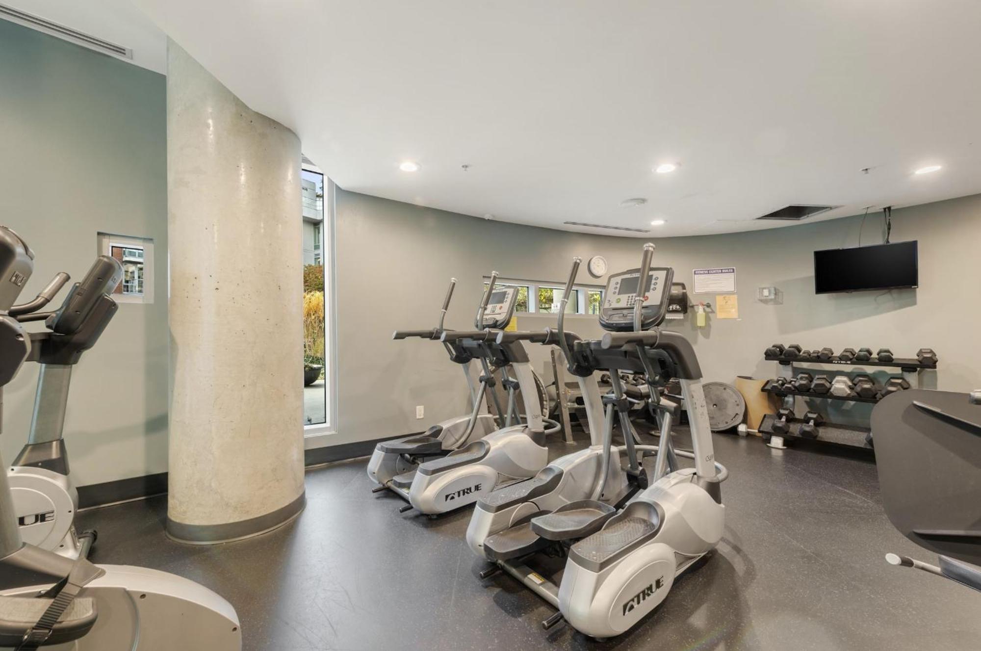 Lovely One-Bedroom Apartment With Pool, Hot Tub, And Gym In The Heart Of Downtown, Skytrain 3Min Away 밴쿠버 외부 사진