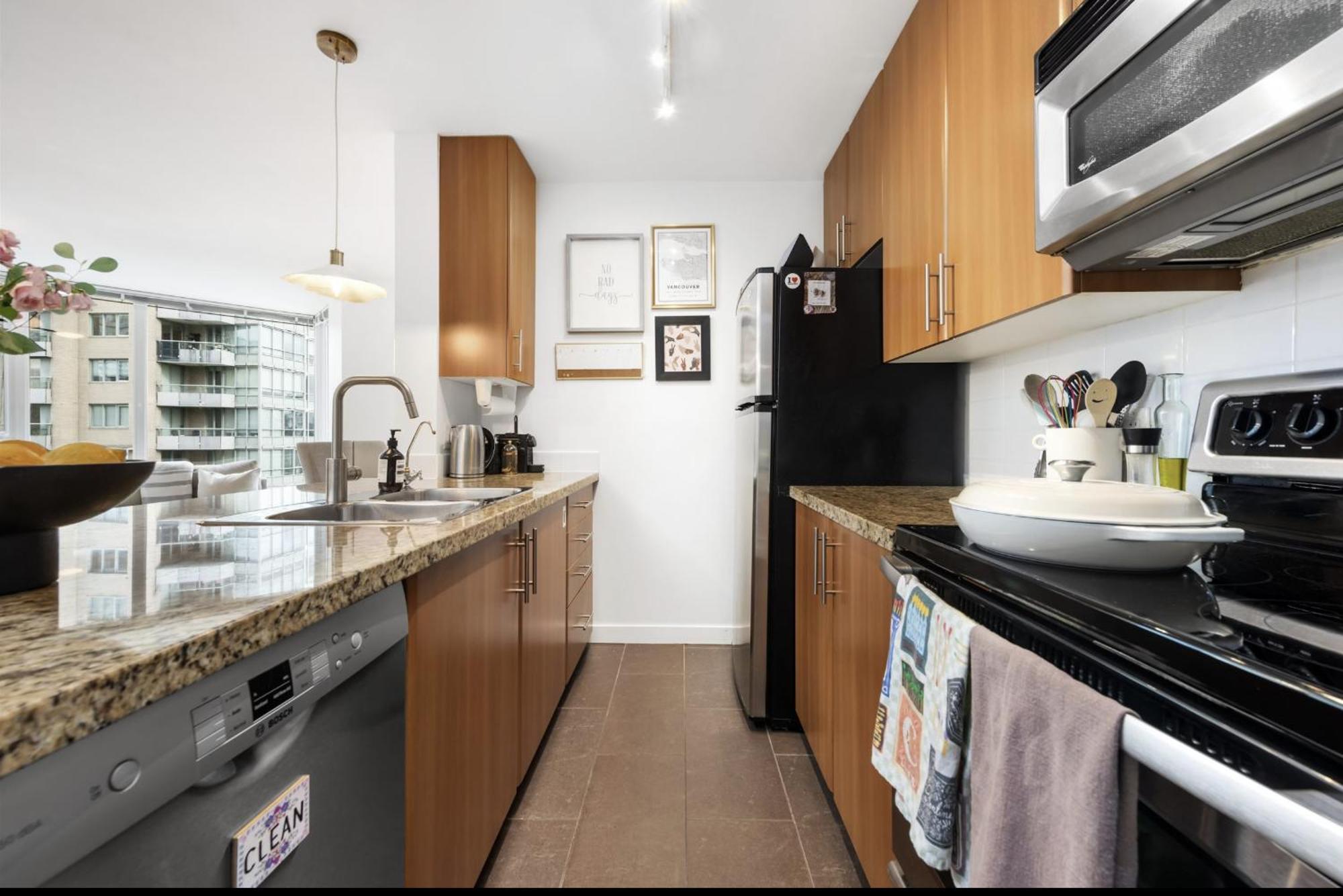 Lovely One-Bedroom Apartment With Pool, Hot Tub, And Gym In The Heart Of Downtown, Skytrain 3Min Away 밴쿠버 외부 사진