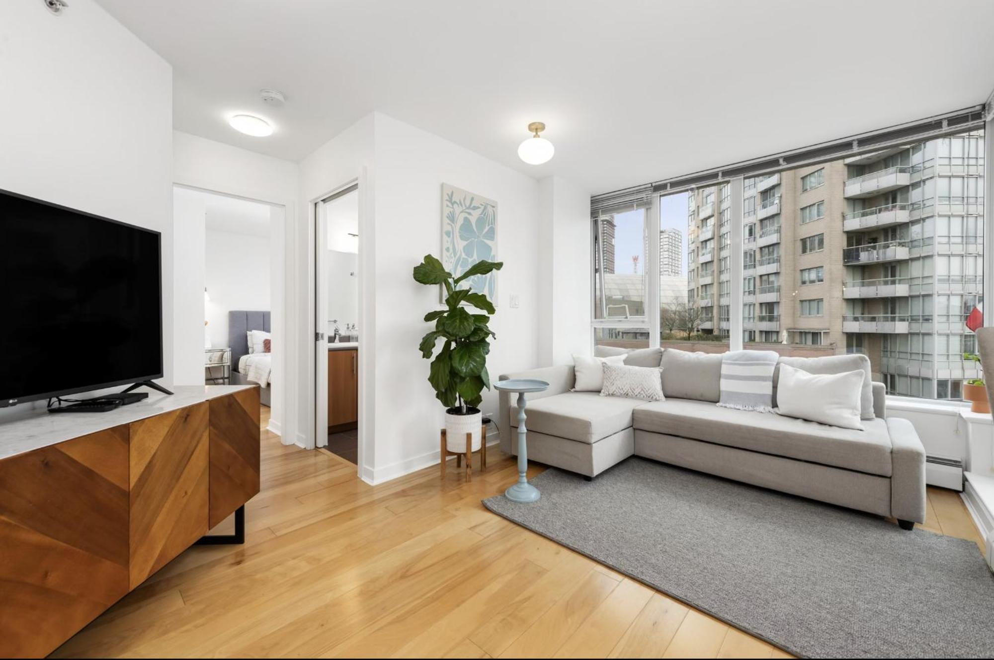Lovely One-Bedroom Apartment With Pool, Hot Tub, And Gym In The Heart Of Downtown, Skytrain 3Min Away 밴쿠버 외부 사진