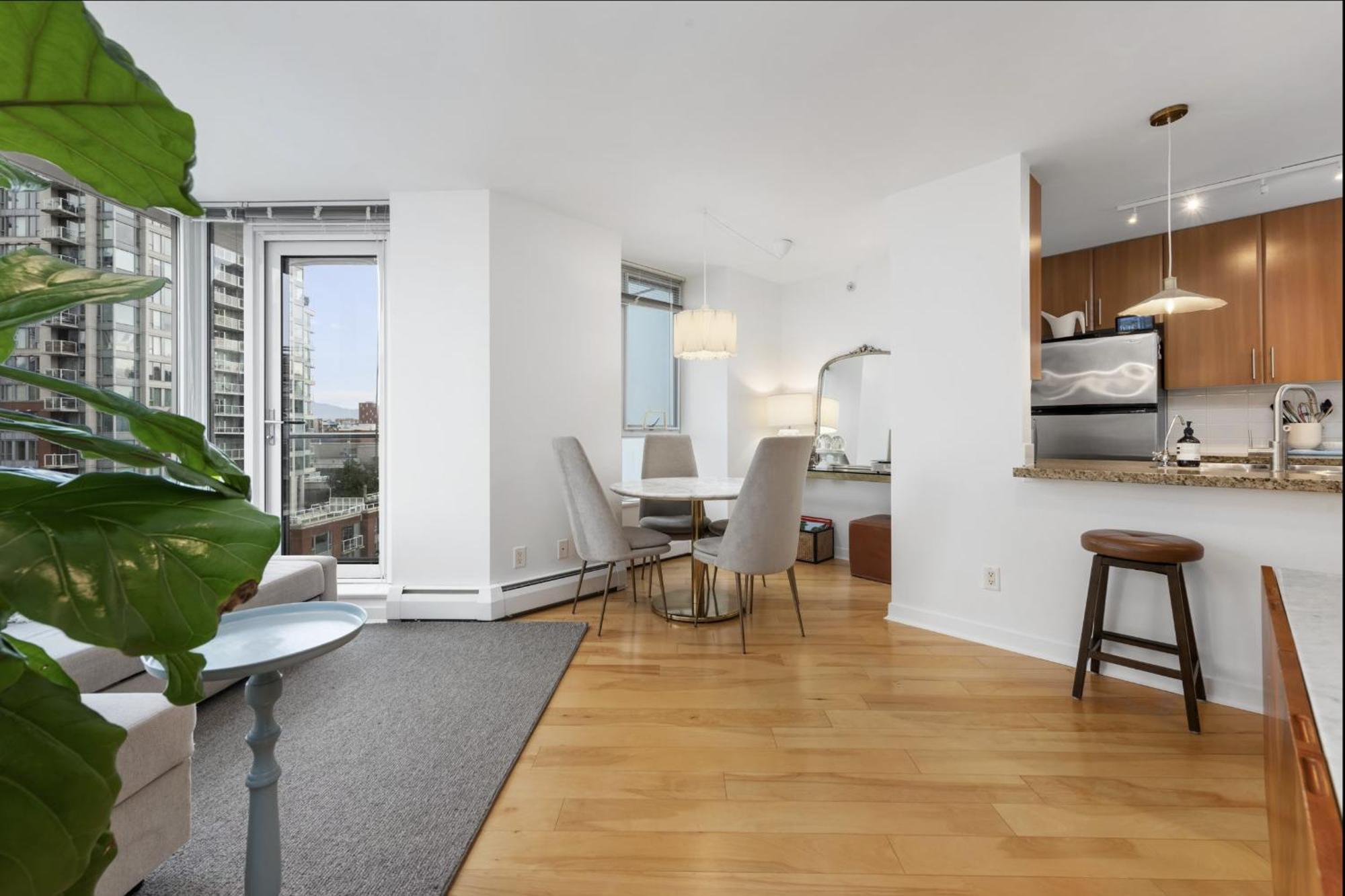 Lovely One-Bedroom Apartment With Pool, Hot Tub, And Gym In The Heart Of Downtown, Skytrain 3Min Away 밴쿠버 외부 사진
