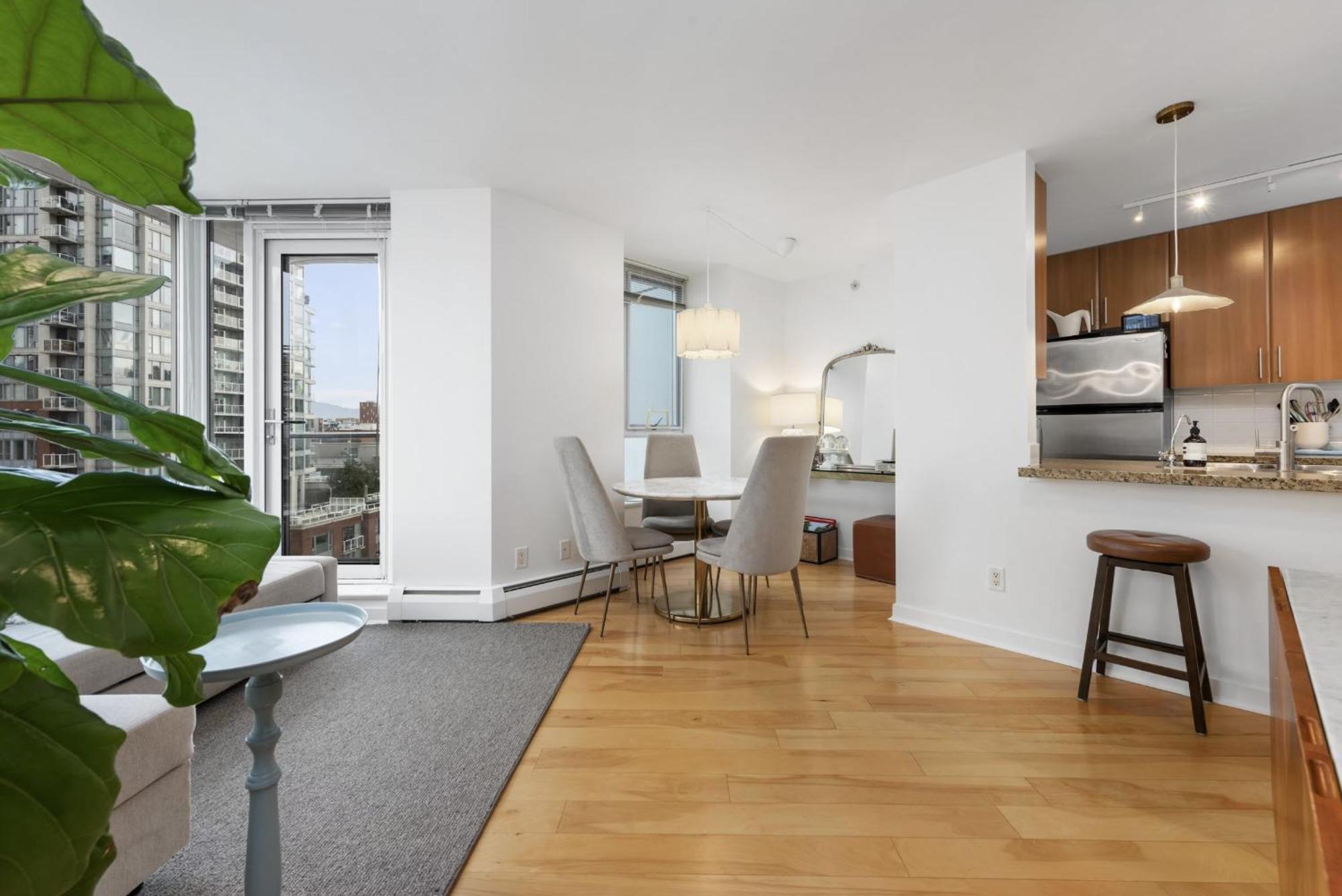 Lovely One-Bedroom Apartment With Pool, Hot Tub, And Gym In The Heart Of Downtown, Skytrain 3Min Away 밴쿠버 외부 사진